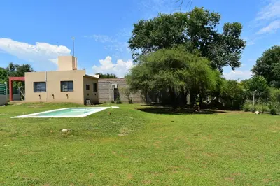 a yard with a house and a swimming pool at Complejo San roque in San Roque