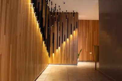 a hallway with a wall of wooden panels at El Nuevo Obispo, ubicación 5 estrellas, balcón y pileta in Cordoba