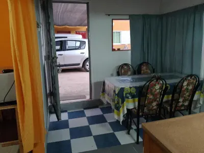 a dining room with a table and chairs and a car at Dpto Bordo in Villa Cura Brochero
