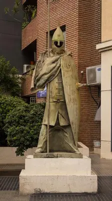 a statue of a person with a mask on at Lugones Park View in Cordoba
