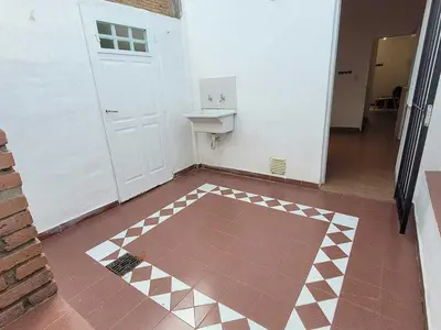 a room with a door and a tiled floor at Casa para 5 Personas en Villa Cabrera con Garage in Cordoba