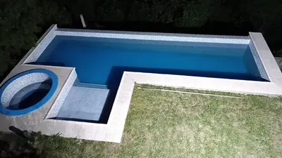 an overhead view of a blue swimming pool at Casa montaña & jacuzzi in Embalse