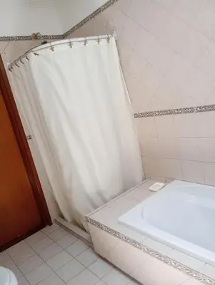 a bathroom with a shower curtain and a toilet at CASA RIO TERCERO Cordoba Argentina in Río Tercero