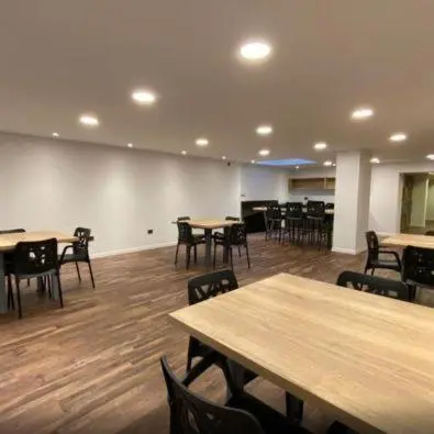 a large room with tables and chairs and tablesktop at Apartamento con piscina en pleno centro de cordoba in Cordoba