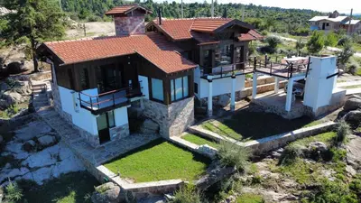 an aerial view of a house with a roof at Altos de Cumbrecita - Casa Suite in La Cumbrecita