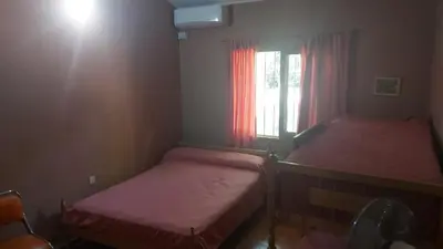 two beds in a small room with a window at Casa Pileta Exclusiva A 40 Mtrs Rio Y 2 Minutos Del Centro in Villa Carlos Paz