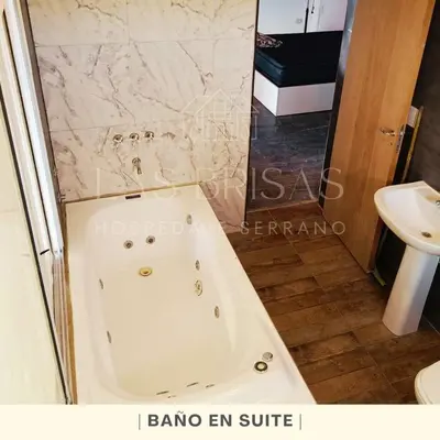 a bathroom with a bath tub and a toilet at Las Brisas - Hospedaje Serrano in Santa María