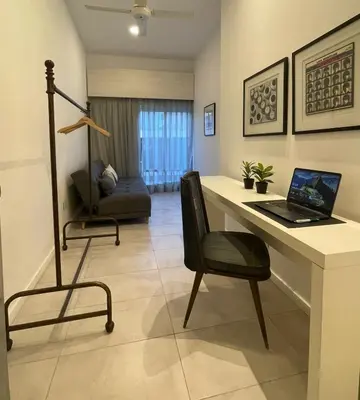 a room with a desk with a laptop and a chair at Tu Lugar en Cordoba in Cordoba