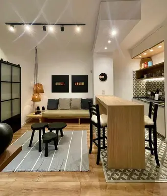 a living room with a couch and a table at Tu Lugar en Cordoba in Cordoba