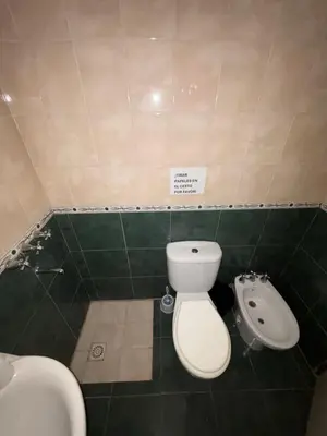 a bathroom with a toilet and a bidet and a sink at Refugio de Nestor in Villa Parque Siquiman