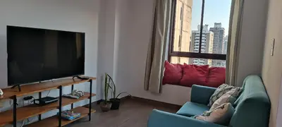 a living room with a flat screen tv and a couch at Depto 2 Dormitorios en centro de Córdoba, amplio y luminoso in Cordoba