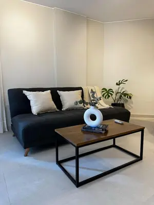 a living room with a black couch and a table at Cañada Premium- Imgo- Mostaza Sanchez in Cordoba