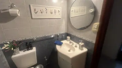 a bathroom with a sink and a mirror at CENTRO Departamento dos dormitorios in Cordoba