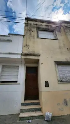 a building with a door and stairs in front of it at Departamento house in Río Cuarto