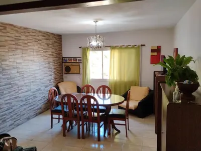 a kitchen and dining room with a table and chairs at departamento de excelente ubicación, cochera , aire acondicionado in Villa Carlos Paz
