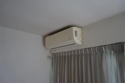 a air conditioner on the ceiling of a room at Departamento Nueva Córdoba in Cordoba