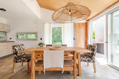 a dining room with a wooden table and chairs at Casa con piscina privada y vistas al Cerro Champaquí in San Javier