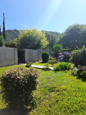 a garden with a fence and some bushes at Depto Sierra in Santa Rosa de Calamuchita