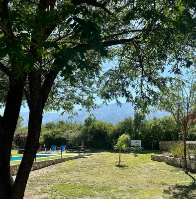 a yard with a picnic table and a swimming pool at Cabañas Enki in La Paz