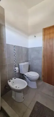 a bathroom with a toilet and a sink at Moderno departamento a estrenar in Alta Gracia