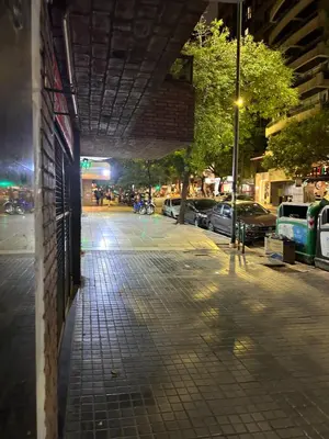 an empty sidewalk in a city at night at Pueyrredón 76 in Cordoba