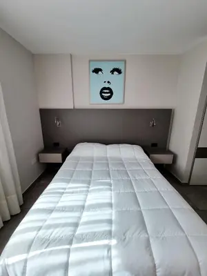 a bedroom with a large white bed in a room at Dpto ituzaingo 741 - 1 dormitorio in Cordoba