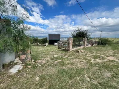 a fence in a field with a building in the background at El Paisaje in Villa Parque Siquiman