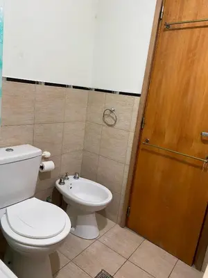 a bathroom with a toilet and a sink at Blu Trino Departamento a metros de Barrio Güemes in Cordoba