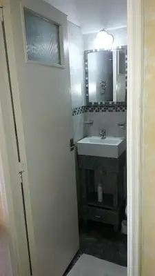 a bathroom with a sink and a mirror at CARLOS PAZ, Dpto, 3 Huésped in Villa Carlos Paz