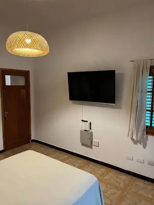 a room with a flat screen tv on a wall at Casa Criselo Multiespacio in Cordoba