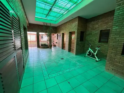 a room with a green tile floor and a treadmill at Casa Criselo Multiespacio in Cordoba