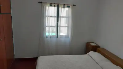 a bedroom with a bed and a window at Castillo Del Lago Hospedaje Compartido in Villa Carlos Paz