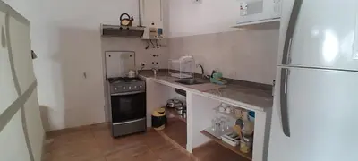 a small kitchen with a refrigerator and a sink at MabiSil in Mina Clavero