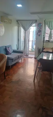 a living room with a couch and a table at Dpto Nueva Cordoba frente Palacio Ferreyra a 100mt Consulado España in Cordoba