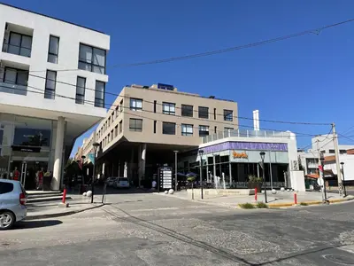 an empty street in a city with a building at Depto Paseo Quattro in Villa Carlos Paz