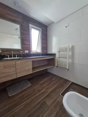 a bathroom with a sink and a mirror at Agradable departamento in Cordoba