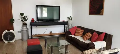 a living room with a couch and a tv at DEPARTAMENTO CORDOBA Capital ZONA NORTE in Cordoba