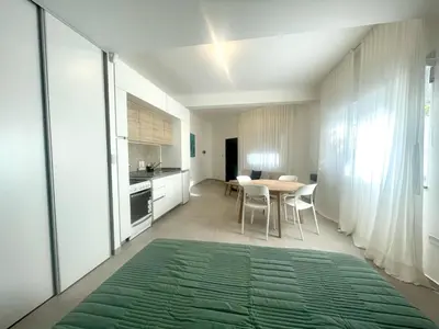 a kitchen and dining room with a table and chairs at NueveSesenta Loft in Cordoba