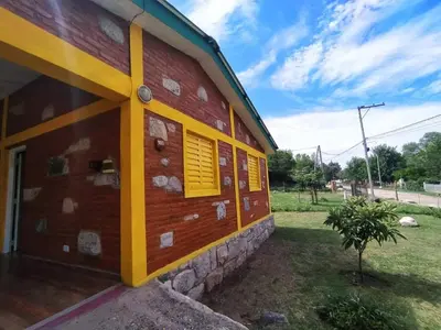 a building with a yellow window on the side of it at Alojamiento temporal mis seis soles in Villa de Las Rosas