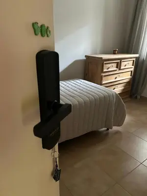 a tv on a wall next to a bed and a dresser at Casa Frida - Alojamiento exclusivo para Mujeres - in Villa Carlos Paz