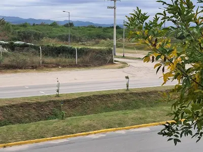 an empty road with a fence on the side of the road at Departamento para 2 personas in Alta Gracia