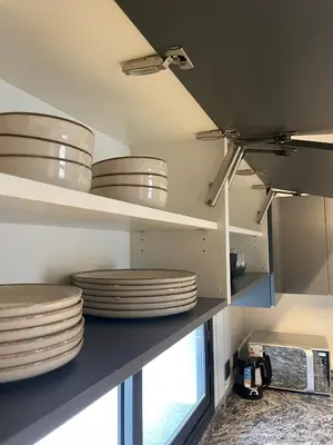 a group of plates on shelves in a kitchen at Faz Flat in Cordoba