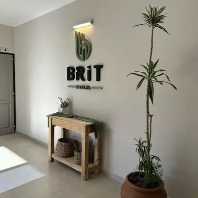 Brit Hotel