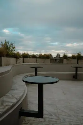 a table sitting on top of a roof at Moderno loft en Güemes in Cordoba