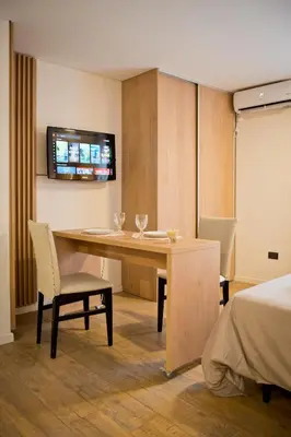 a room with a table and chairs and a bed at Moderno loft en Güemes in Cordoba