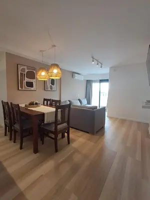 a living room with a table and chairs and a couch at Figueroa Alcorta B Centro in Cordoba