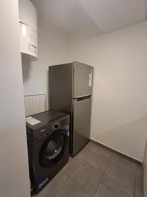 a refrigerator and a washing machine in a room at Figueroa Alcorta B Centro in Cordoba