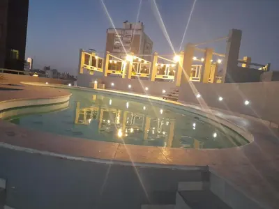 a swimming pool with lights in front of a building at Moderno y cómodo monoambiente céntrico con amenities y SEGURIDAD 24hs in Cordoba