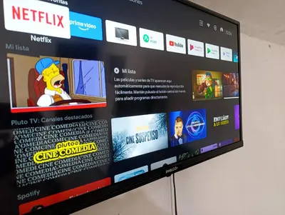 a television screen with a website on it at El ROBLE 2 in Cordoba