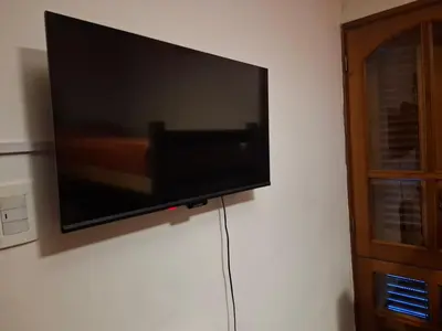 a flat screen tv hanging on a wall at Pousada elisa in Cordoba